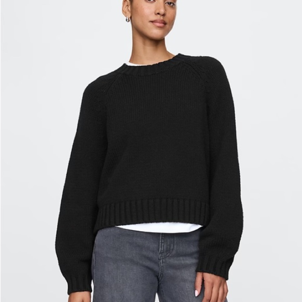 GAP Women's Black Crew Neck Sweater